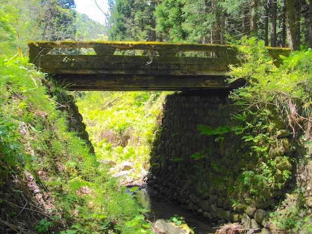 内山への橋