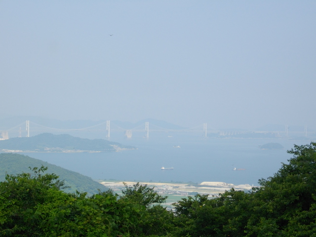 白峯寺から瀬戸大橋を